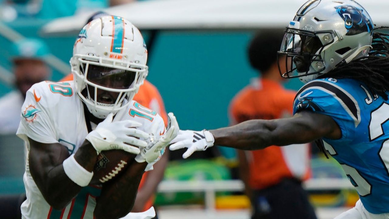 Dolphinsâ Tyreek Hill gets penalty for using phone