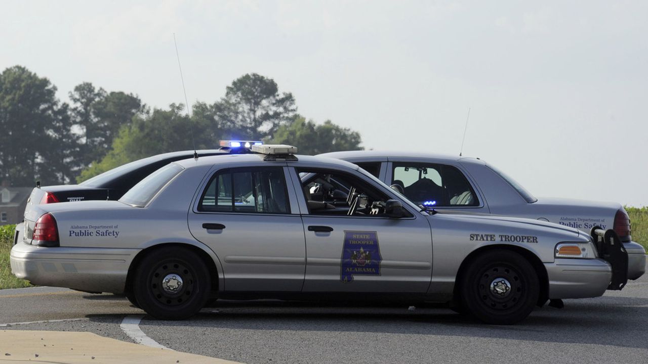 Gulf Shores man dies when motorcycle flips on I-10