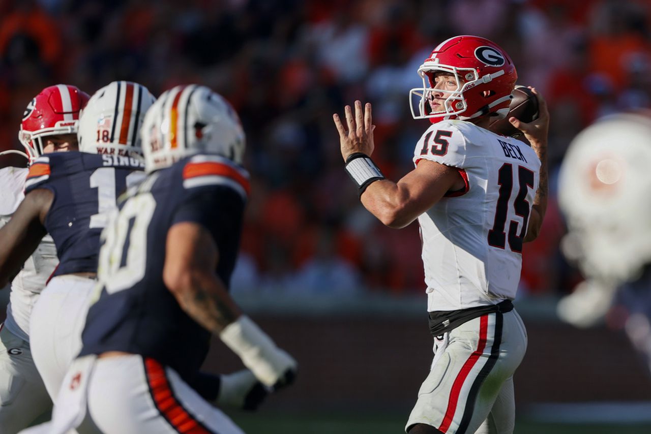 How Georgia QB Carson Beck handled the Jordan-Hare Stadium crowd in first road start