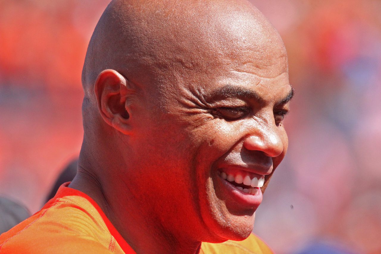 In big recruiting weekend, how did Charles Barkley pitch Auburn?