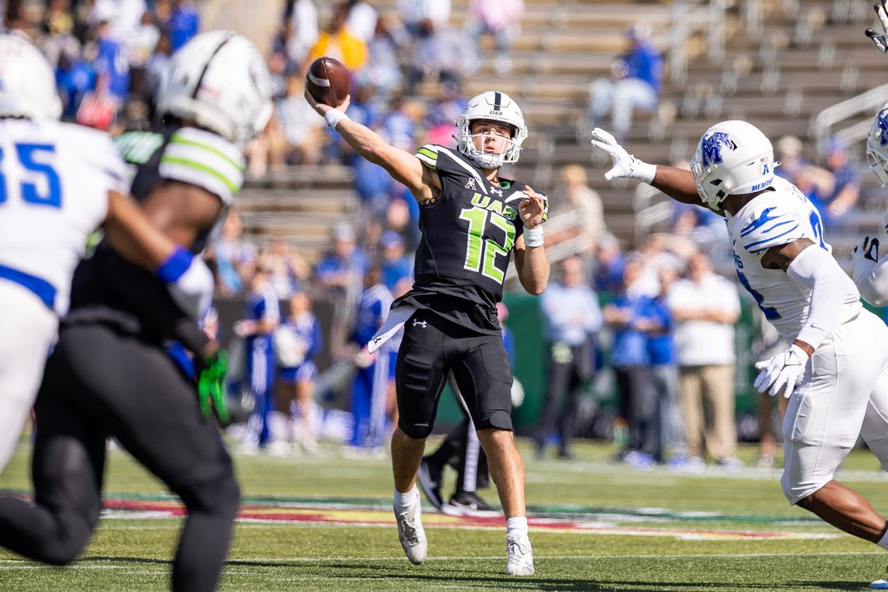 Instant Analysis: Rotating QBs, turnovers doom UAB in loss to Memphis