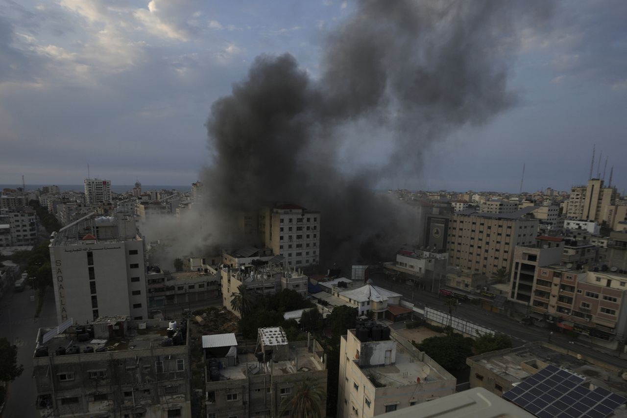 Israel strikes and seals off Gaza, Hamas vows to execute hostages