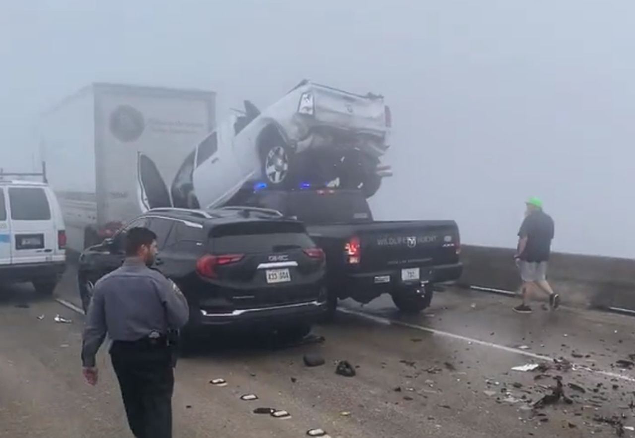 Louisiana âsuperfogâ leads to massive I-55 pileup: 2 dead, many injured, hundreds of vehicles collide