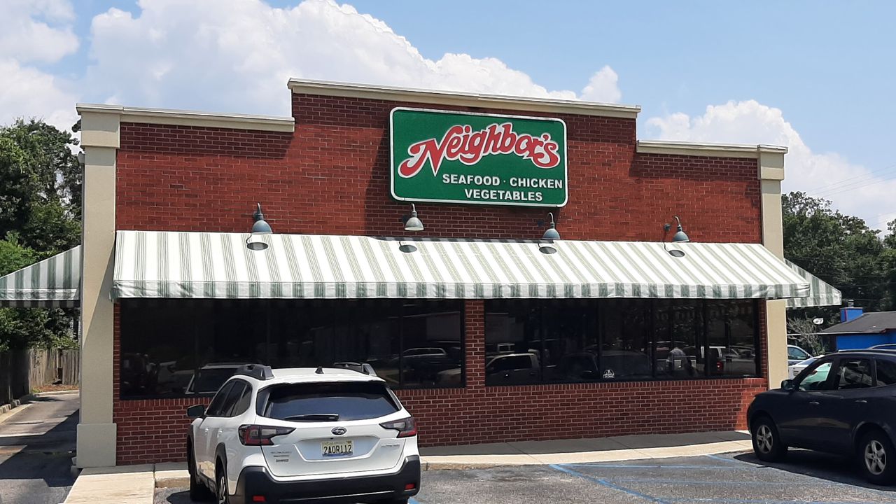 Neighbor's is a west Mobile go-to for fried seafood and fried chicken.