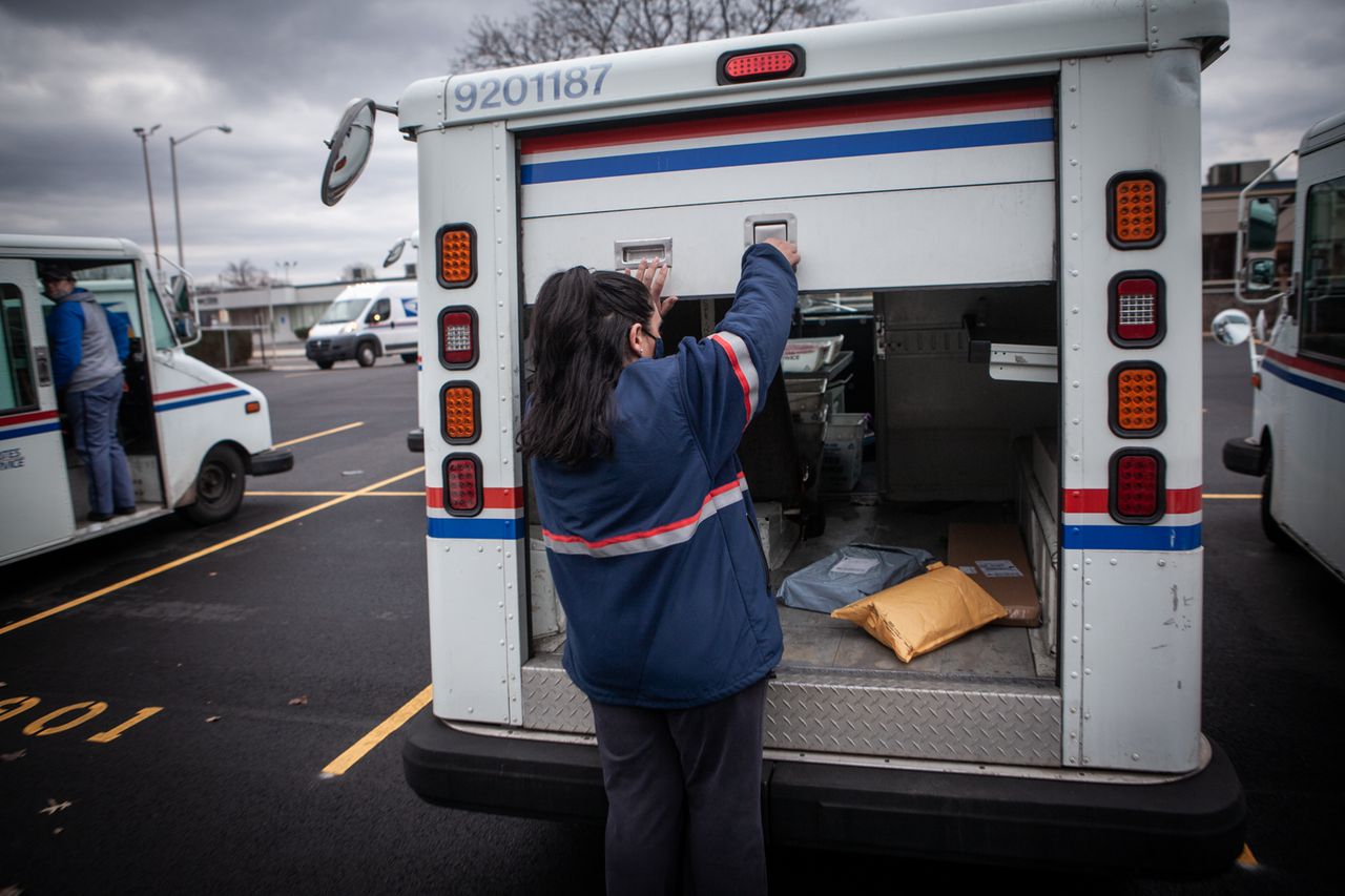 Montgomery man charged with armed robbery of Huntsville mail carrier