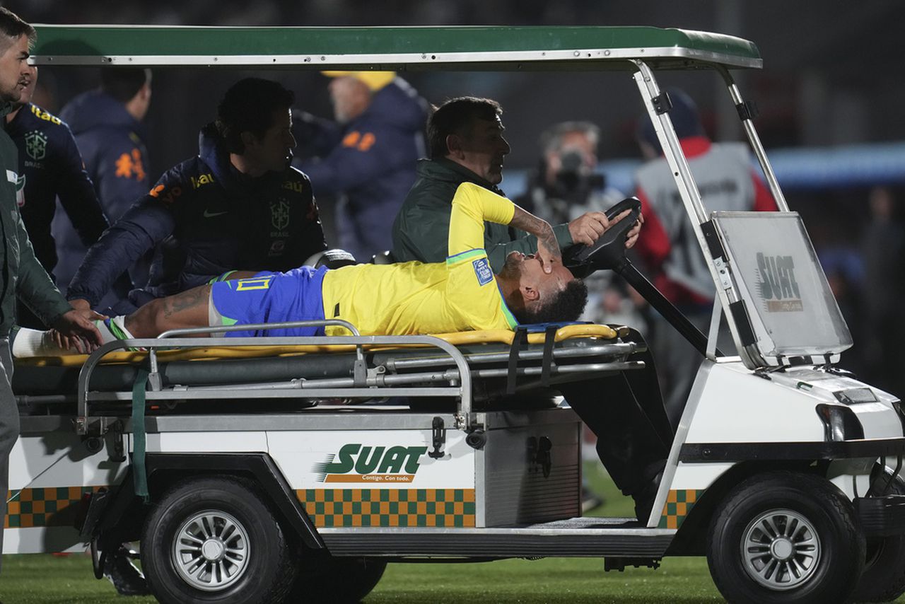 Neymar tears ACL while playing for Brazil in World Cup qualifying game