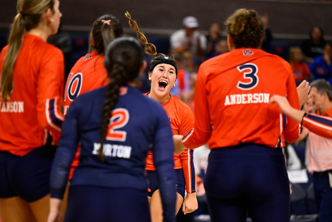 No. 25 Auburn volleyball sweeps No. 9 Florida for first win ever in Gainesville