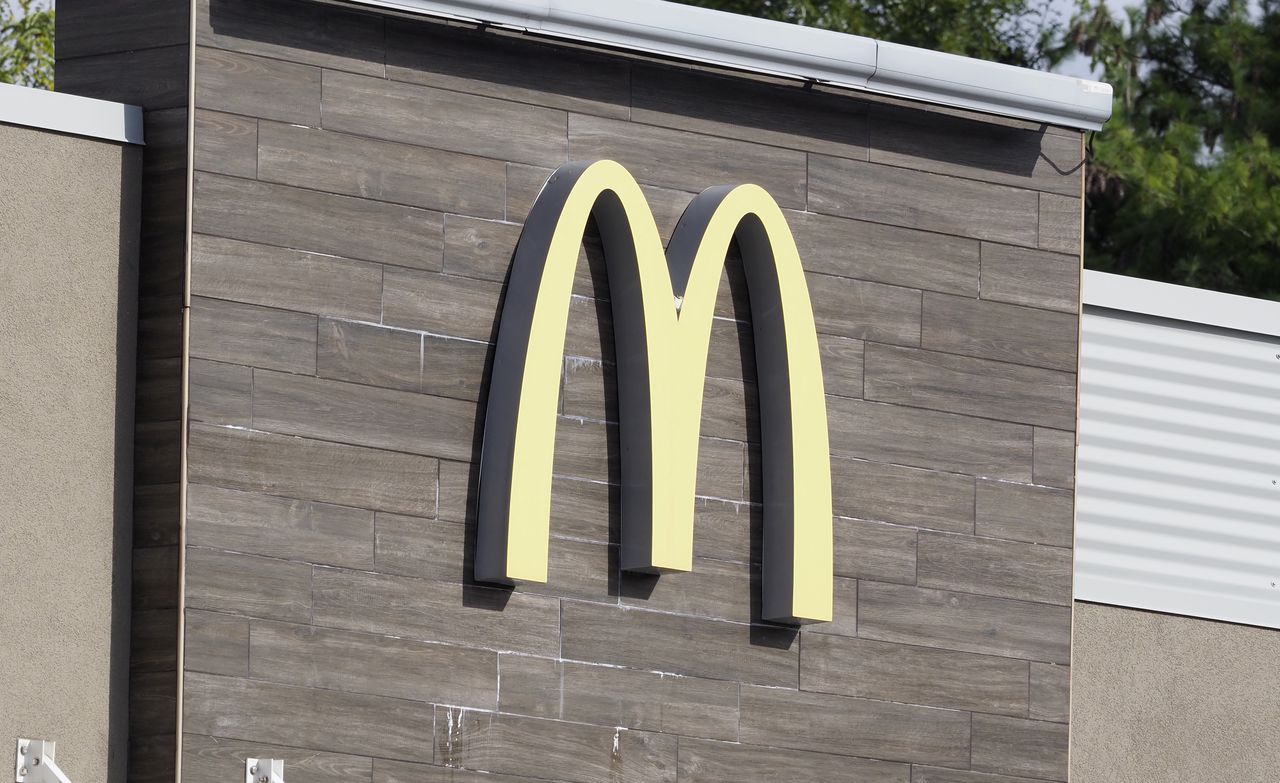 North Carolina McDonaldâs worker kills Tennessee woman who touched him, police say