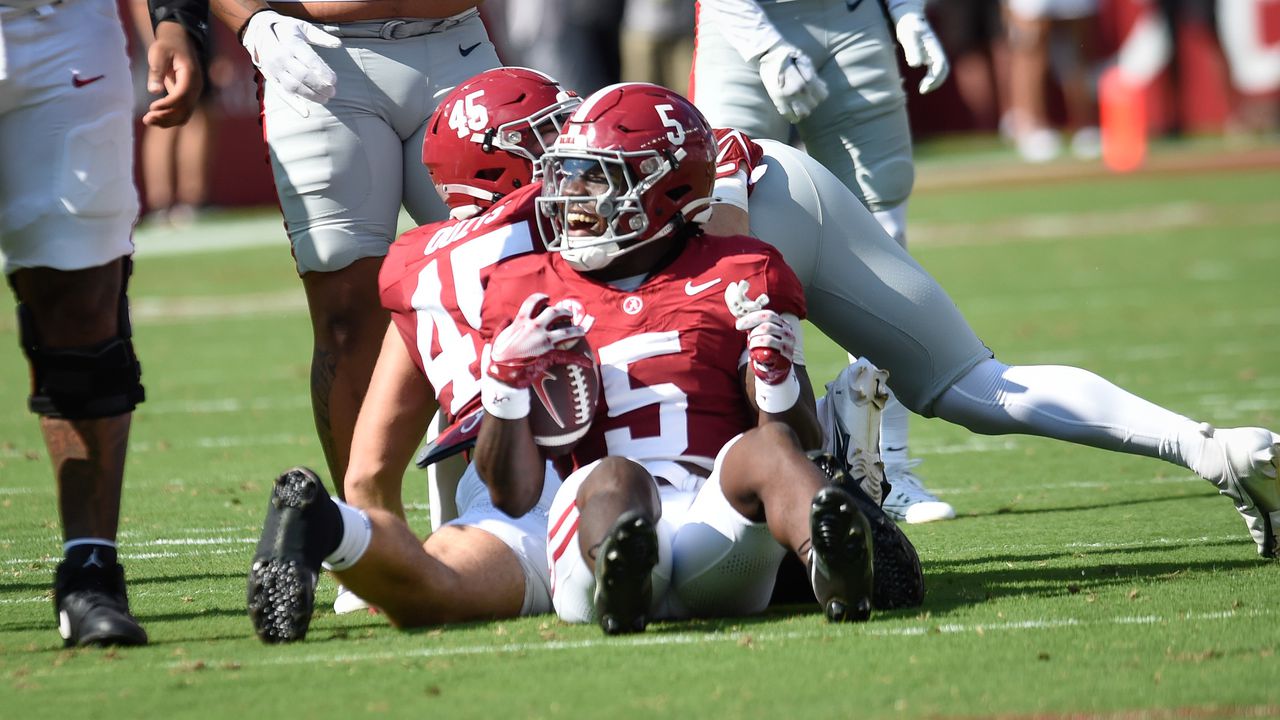 Officials miss Tennesseeâs punch of Alabama RB: âThat's a personal foul,â former SEC ref says