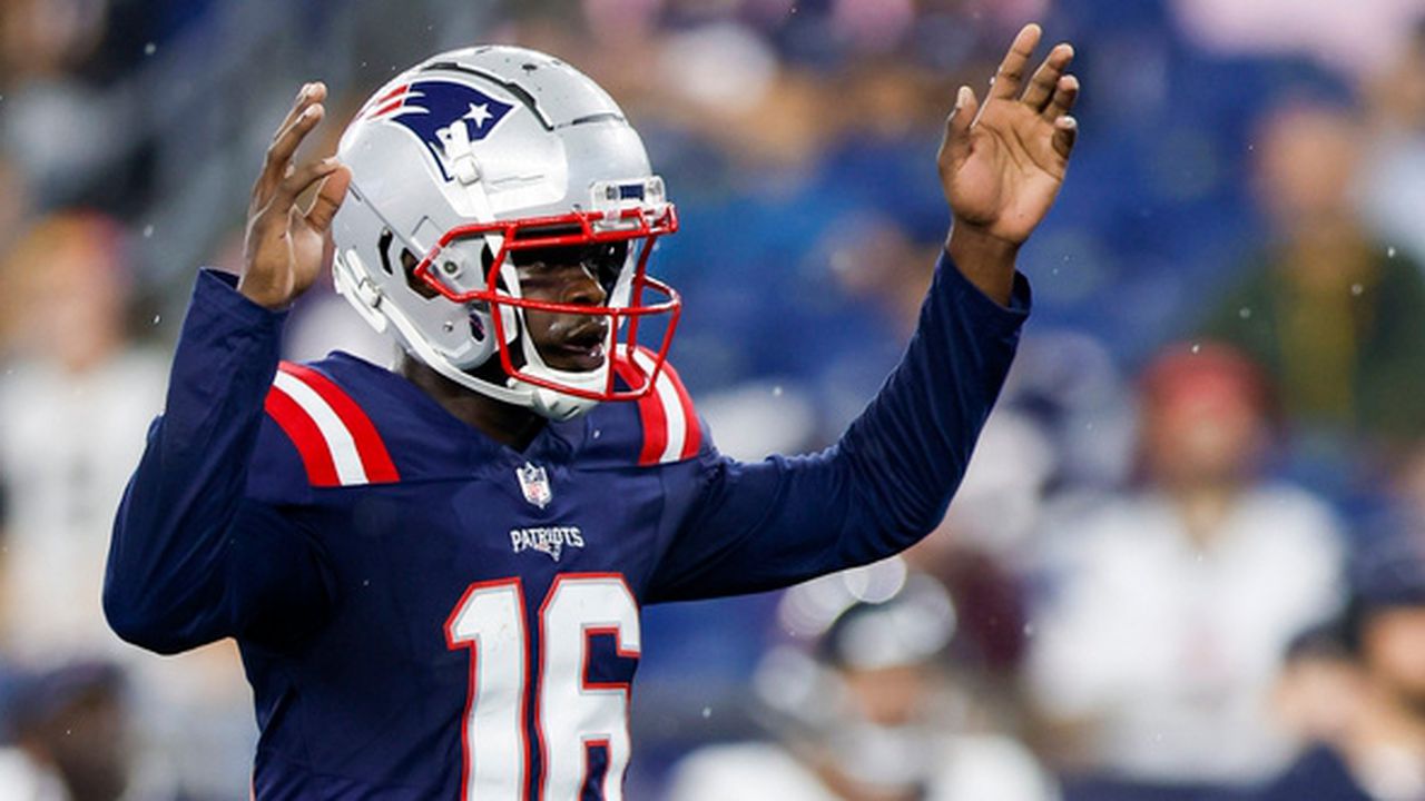 Patriots sign practice-squad QB to active roster