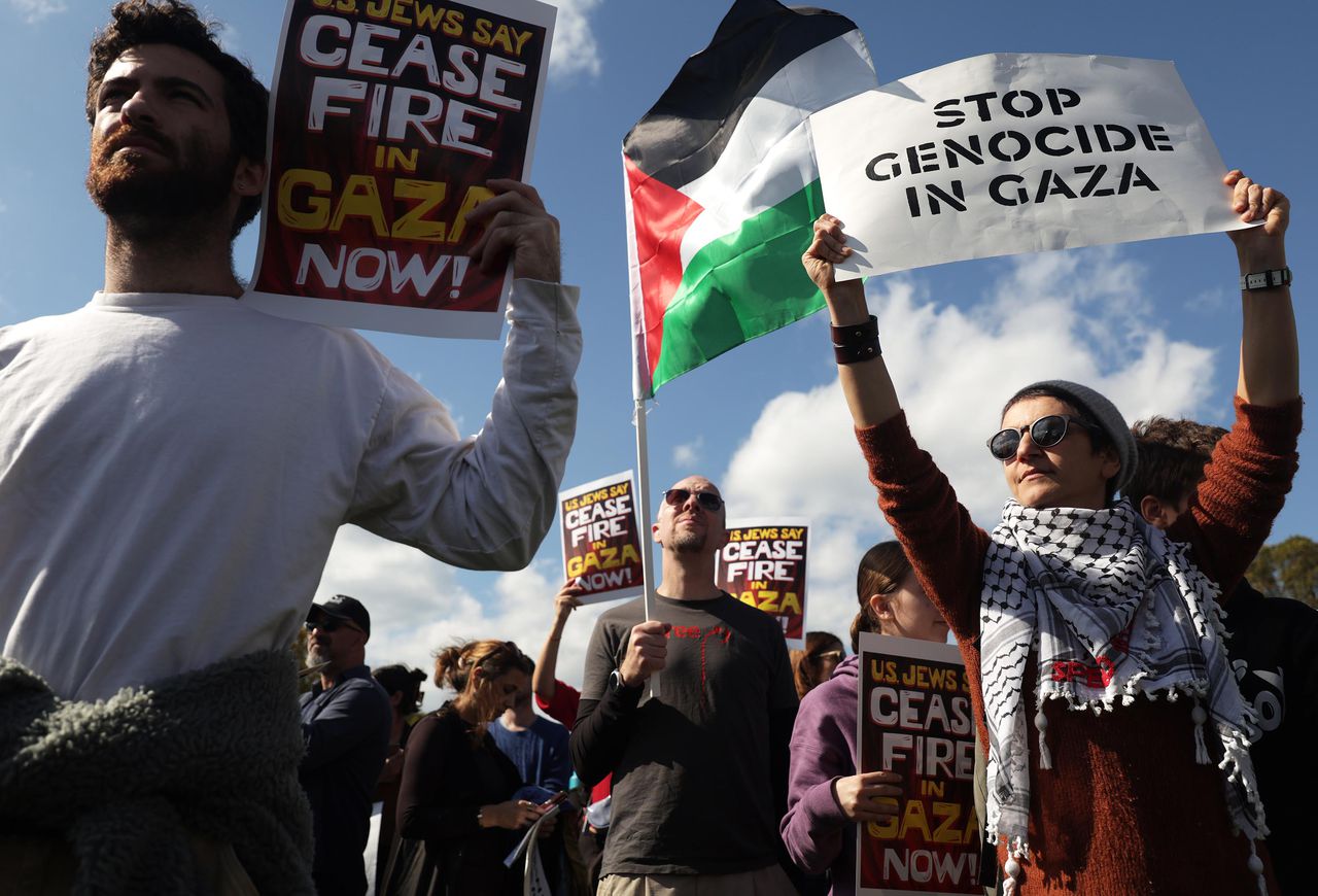 Protest calls for end to attacks in Gaza, leads to more than 300 arrests, Capitol Police say