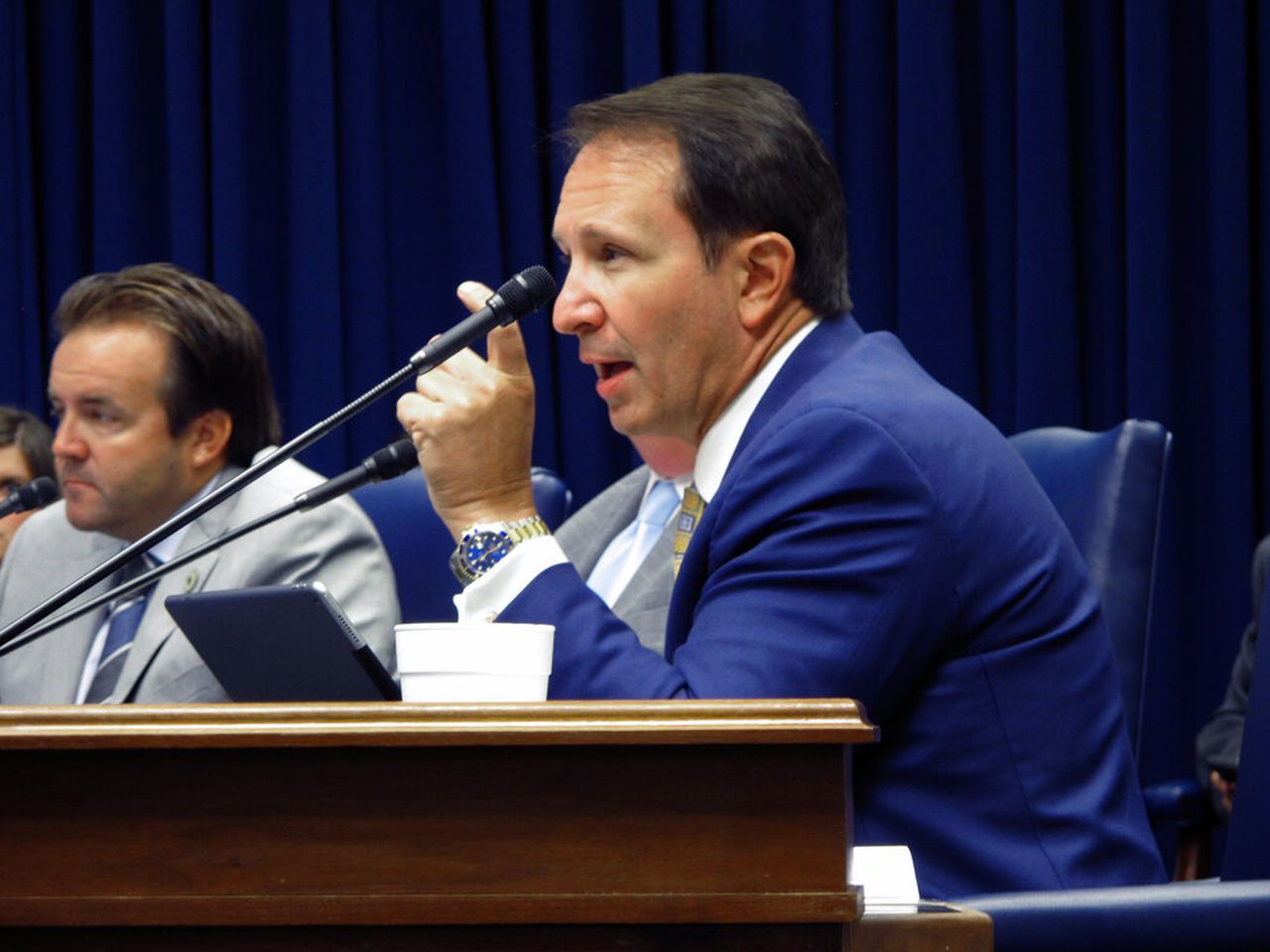 Republican Jeff Landry wins the Louisiana governorâs race, reclaims office for GOP