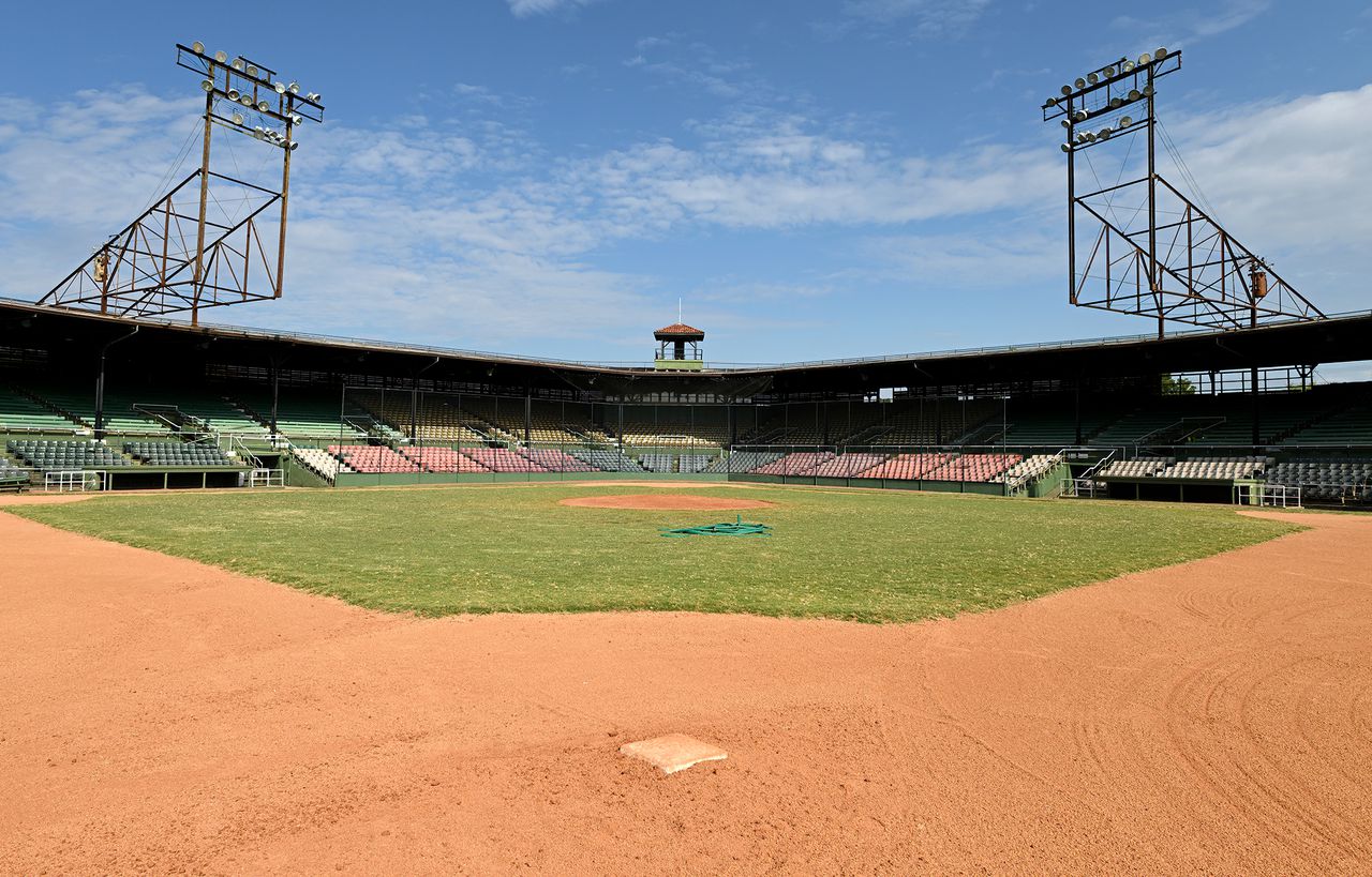 Rickwood Field hosts blues concert, home run derby before construction starts