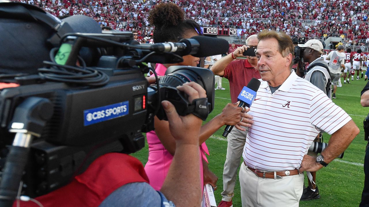 Saban on Alabama offense: âYou didnât see me get on them over there?â