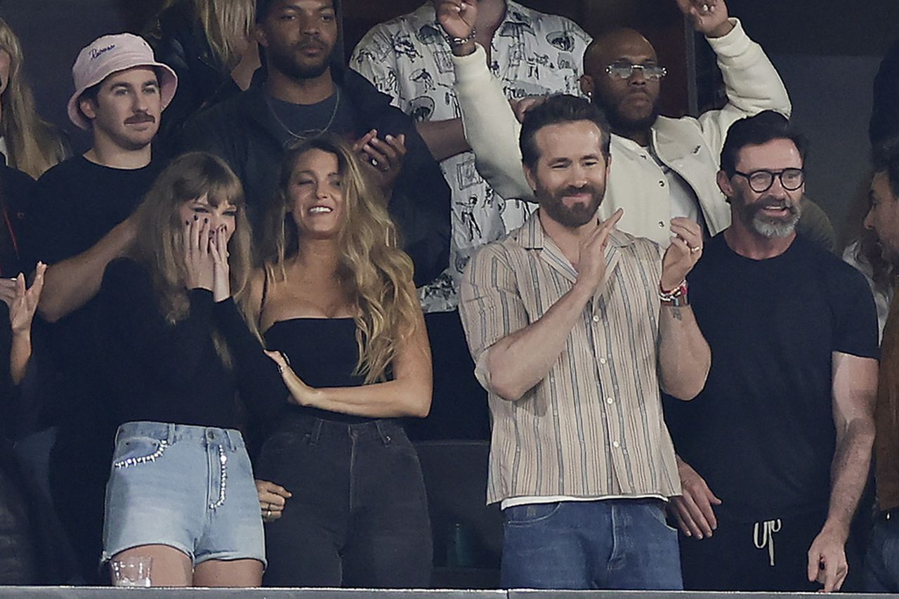Taylor Swift brings Ryan Reynolds, Hugh Jackman, Blake Lively to Chiefs game to support Travis Kelce