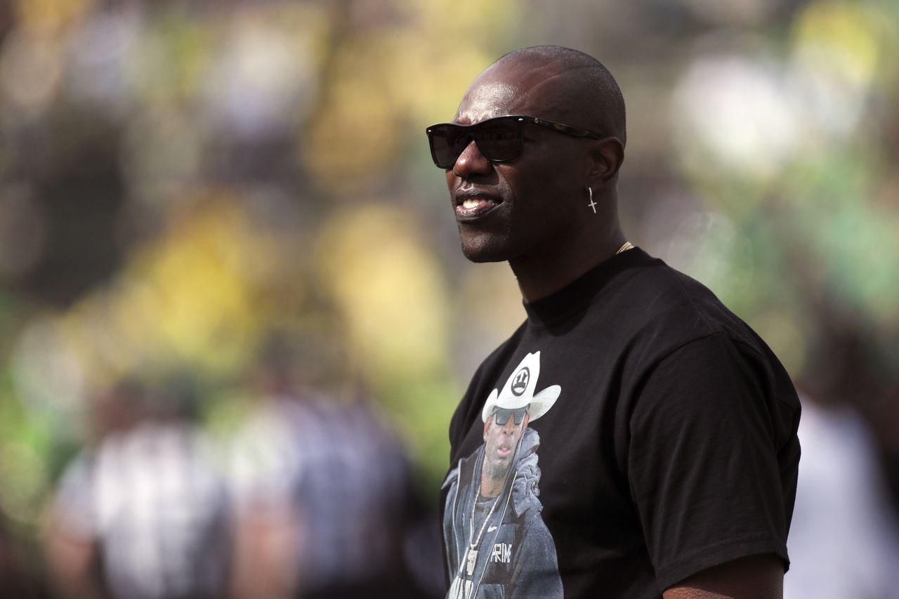 Terrell Owens hit by car after argument on basketball court