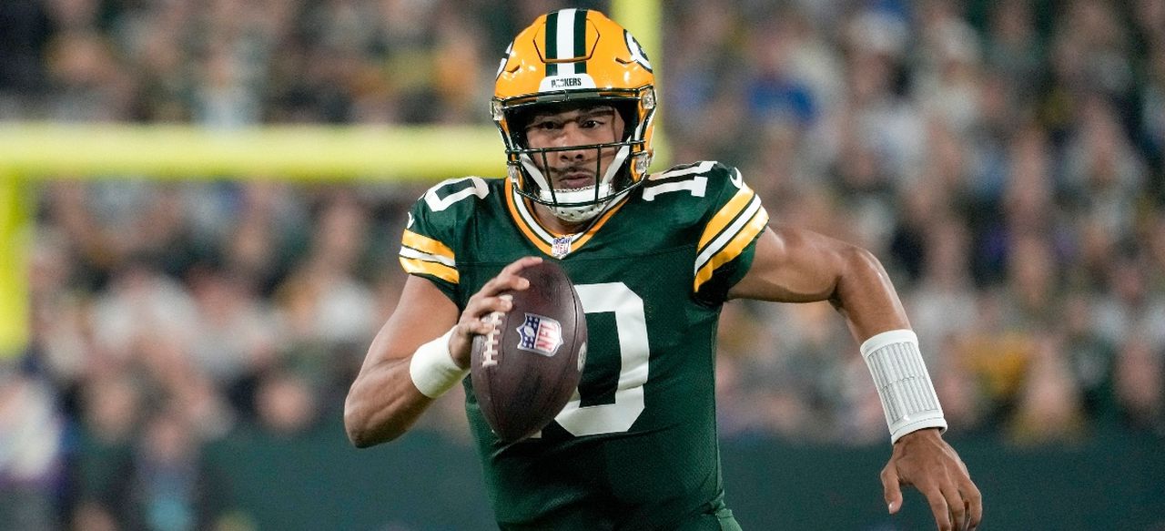 Top NFL Betting Promos: Claim up to $4,315 in Bonuses for Packers vs. Raiders on Monday Night Football at the Best Online Sportsbooks