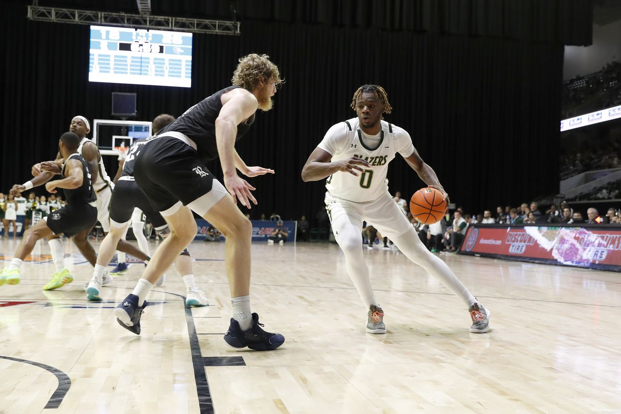 UAB basketball picked fourth in preseason AAC poll, Eric Gaines named All-AAC first team