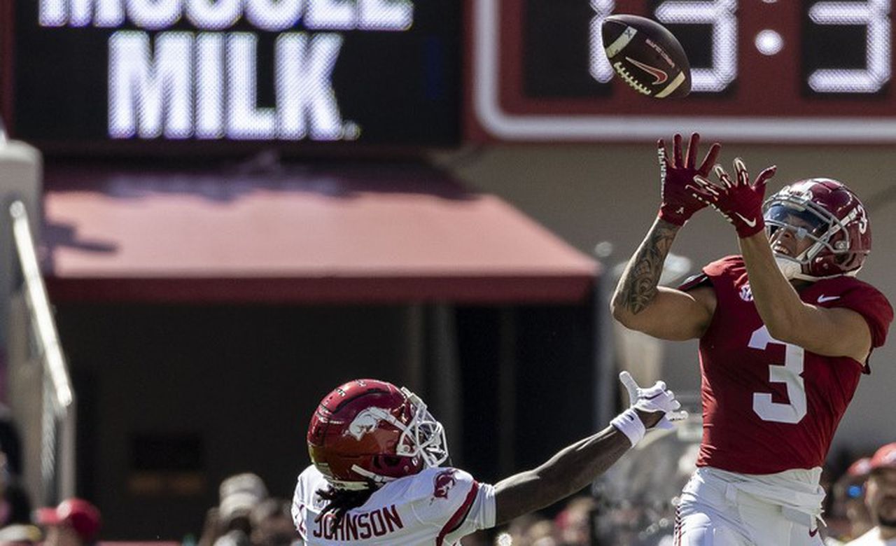 Watch Jermaine Burton mock Arkansas DB by showing him where to line up after WRâs big catch