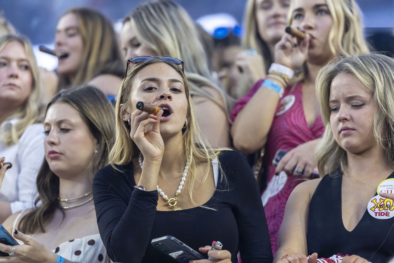 Watch Miss Terry, Kristen Saban Setas sing âDixieland Delightâ during Alabamaâs win over Tennessee