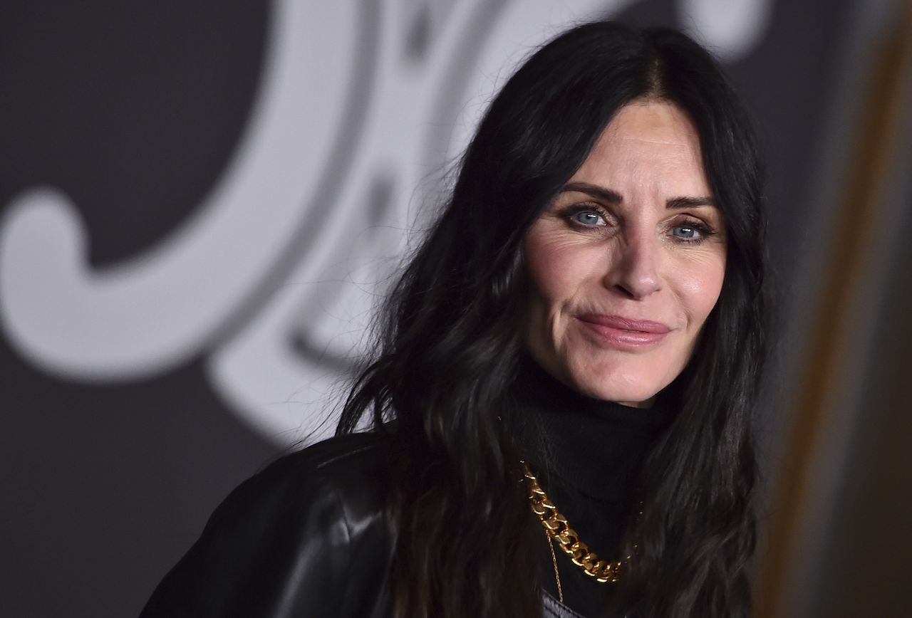 Watching Alabama football gave Courteney Cox career inspiration, âFriendsâ star says