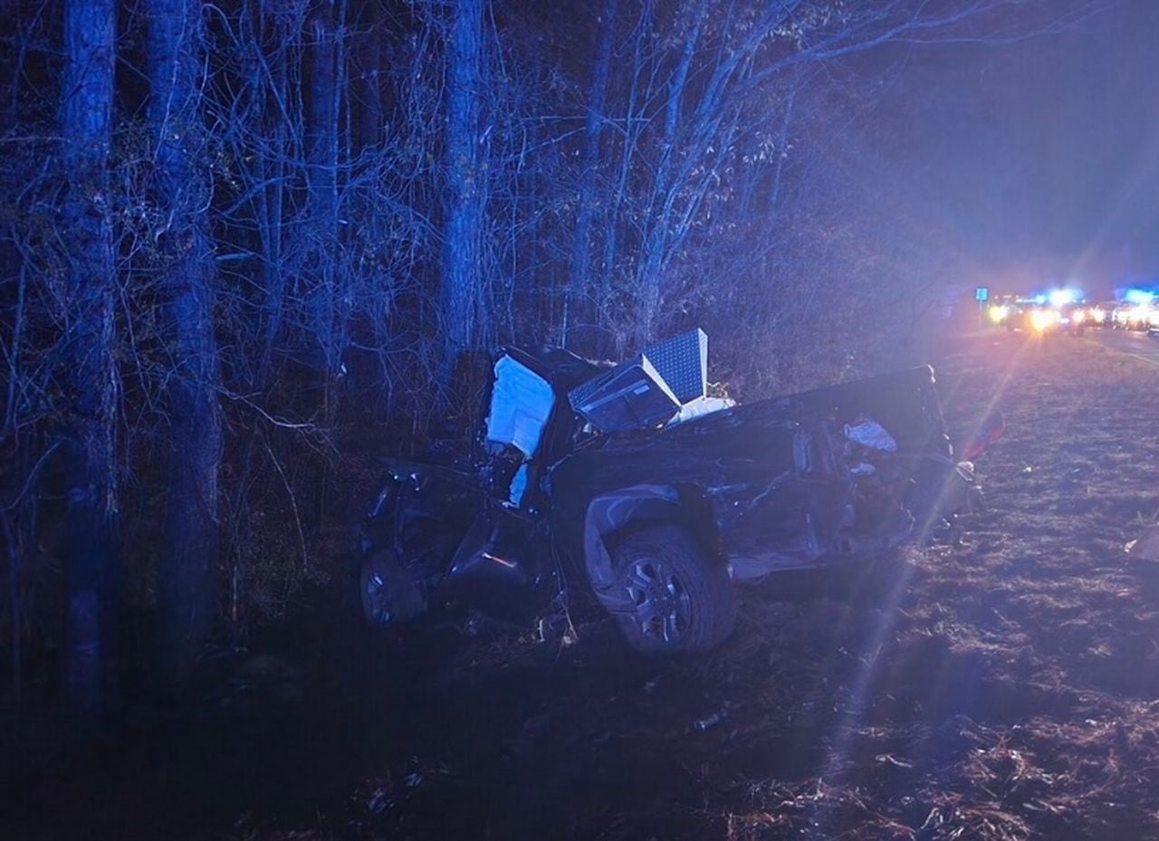 1 killed in overnight crash in northeast Jefferson County