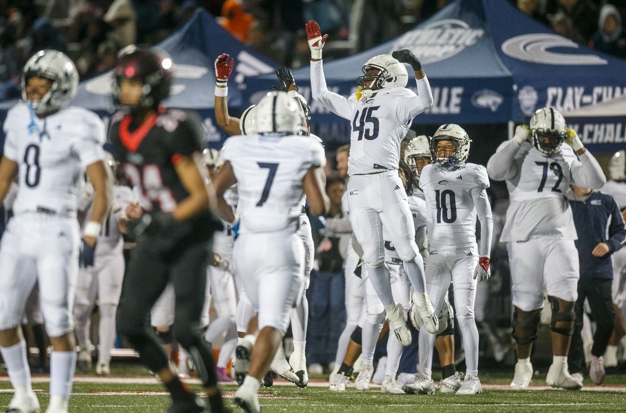 Alabama commit Jaylen Mbakwe tosses 5 TDs in Clay-Chalkville win over Muscle Shoals