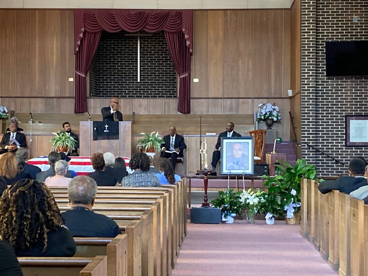 Reverend Kenneth R. Robinson gives the eulogy at Dr. Tolton Rosser’s funeral on Nov. 8, 2023. (Shauna Stuart| AL.com)