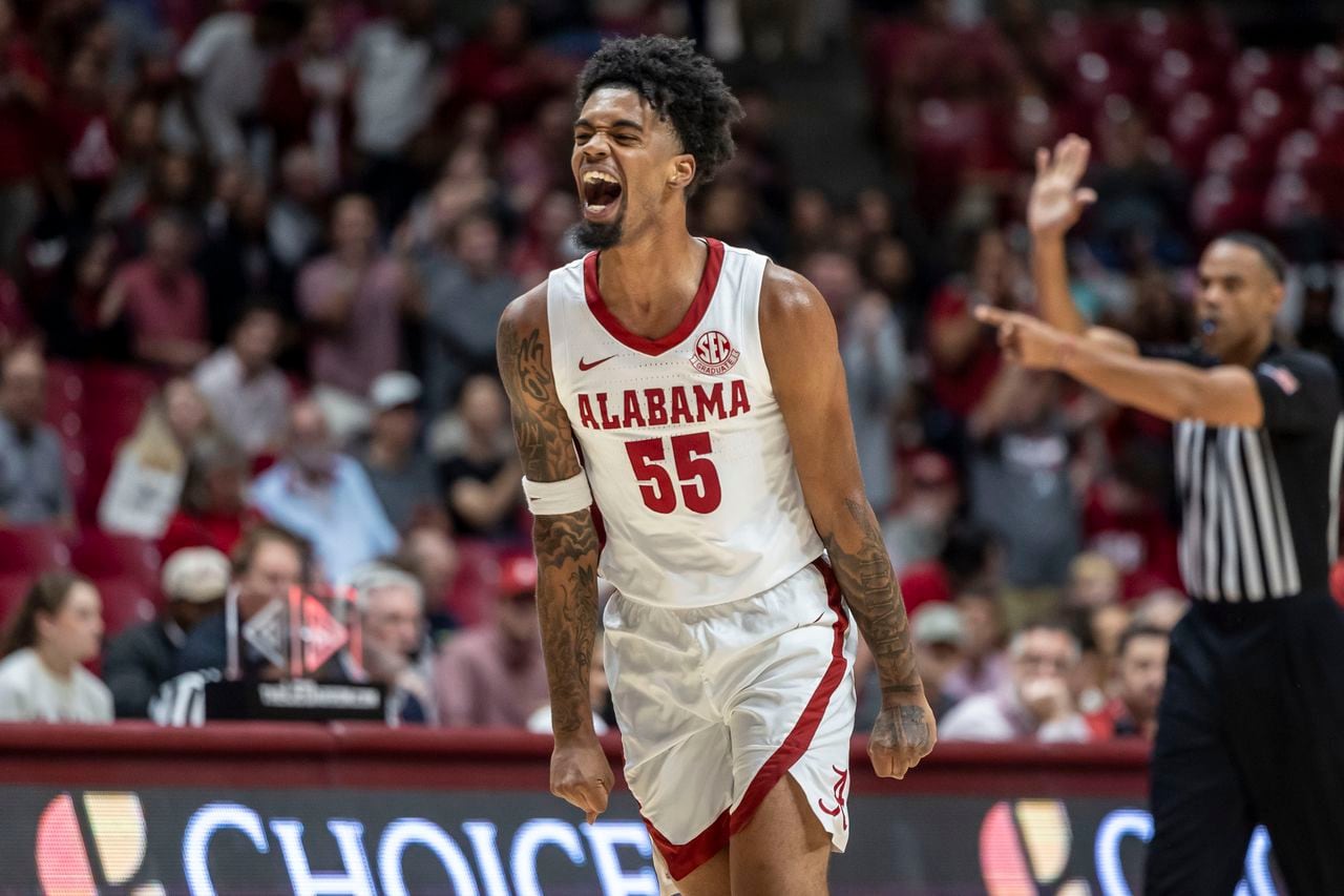 Alabama moves up in basketball coaches poll