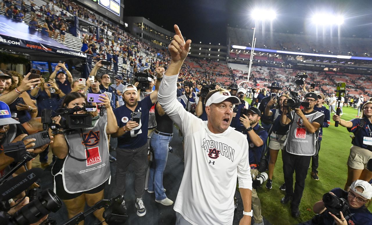 Auburn becomes bowl eligible with 6th win, beating Arkansas