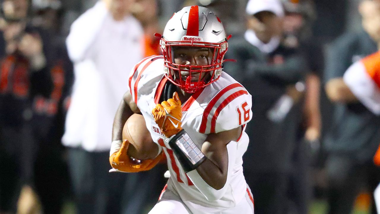 Class 6A No. 1 Saraland scores 70, routs McGill-Toolen to stay perfect