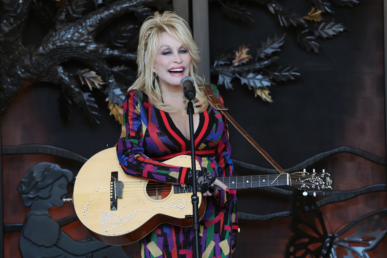 Dolly Parton sings, opens new HeartSong Lodge at Dollywood