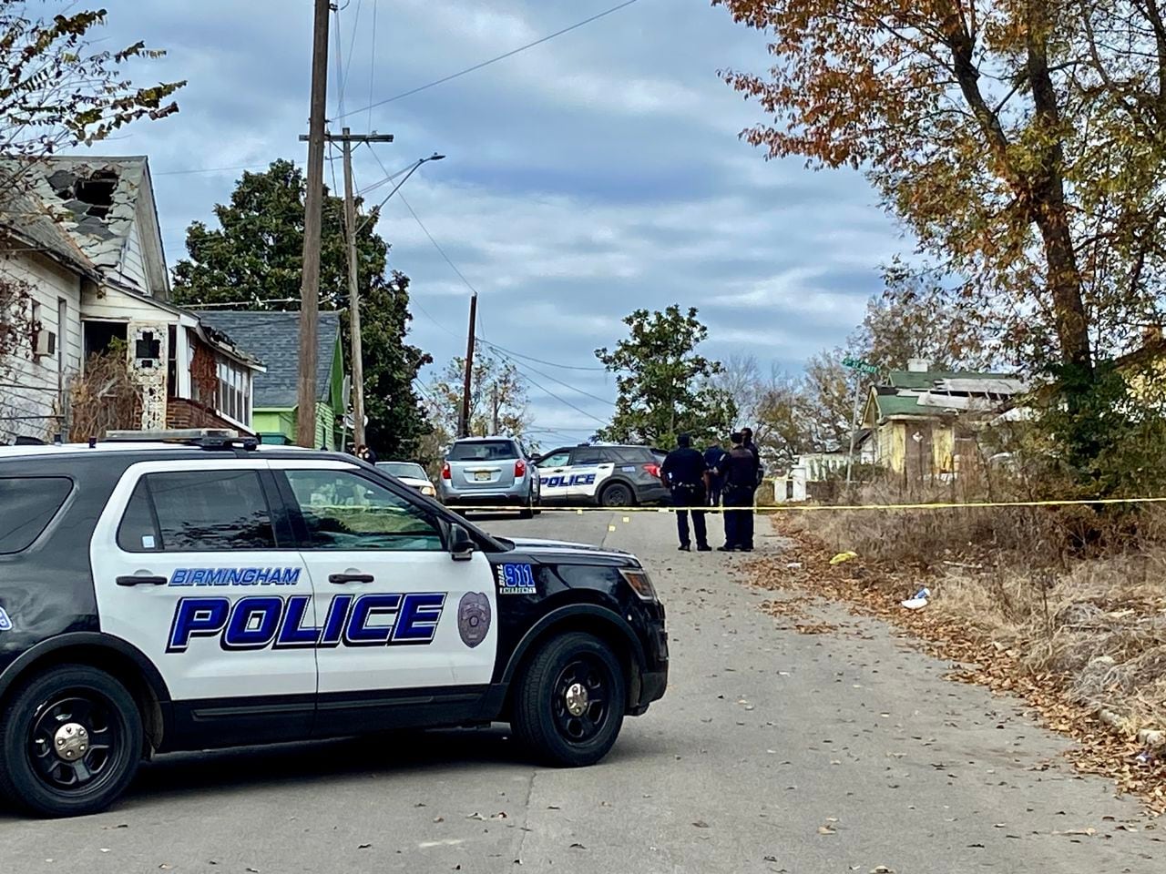 Drive-by shooting in west Birmingham neighborhood leaves man dead, woman wounded