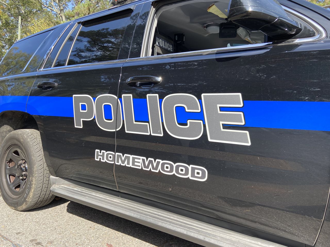 Homewood Middle School students kept inside as police search for burglary suspect