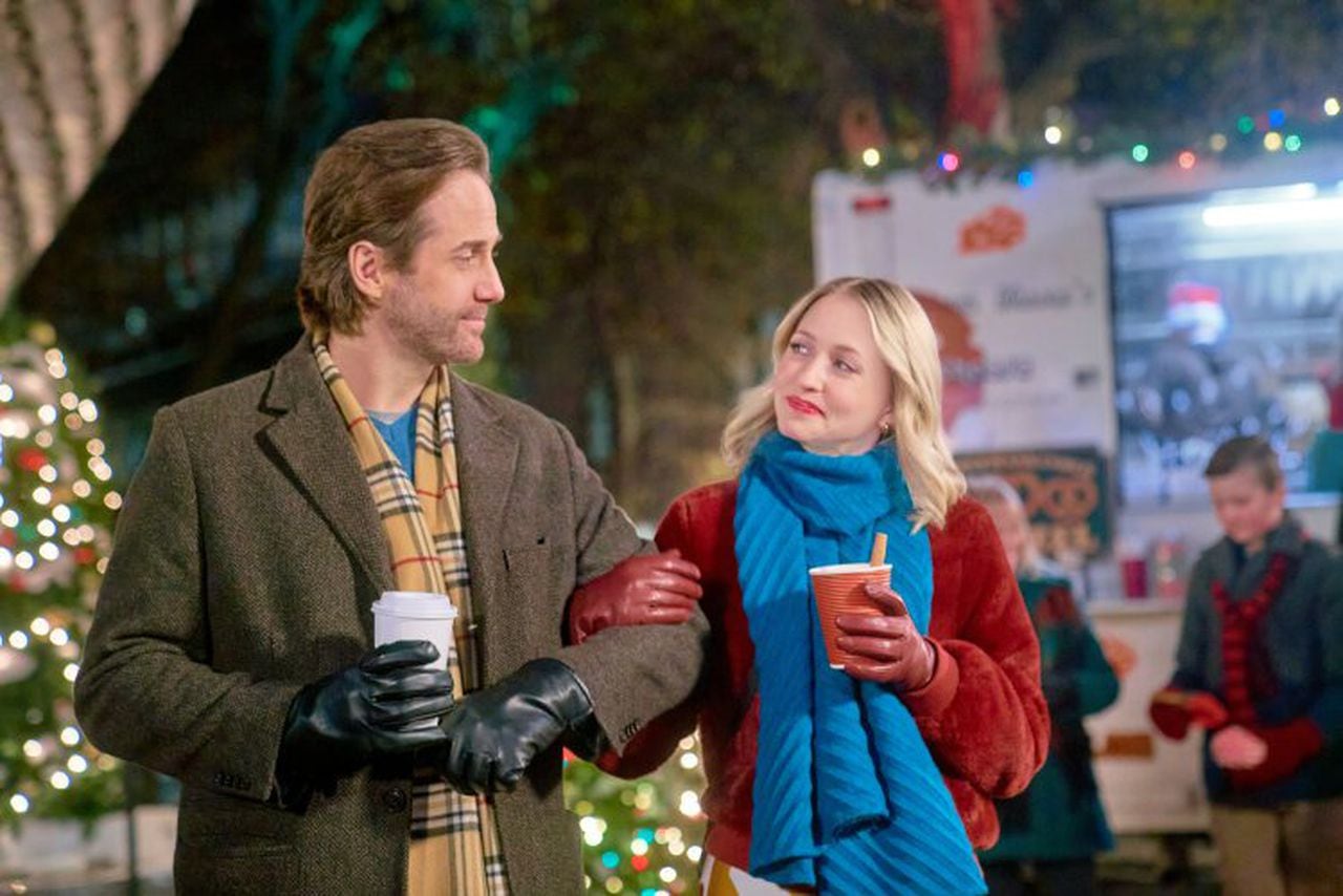 How to watch âHoliday Hotlineâ Hallmark movie premiere, where to stream