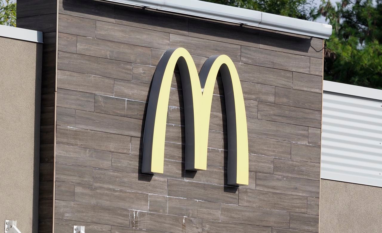 Is McDonaldâs open on Thanksgiving? Restaurant hours