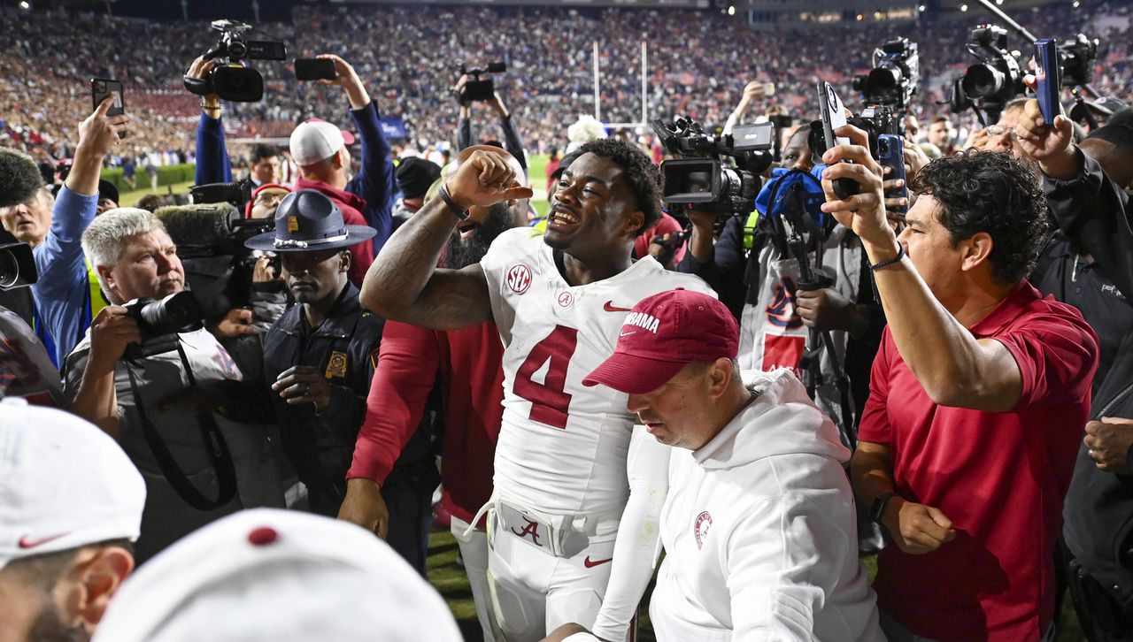 Jalen Milroe screams âgive me the Heismanâ after Alabama beats Auburn in Iron Bowl