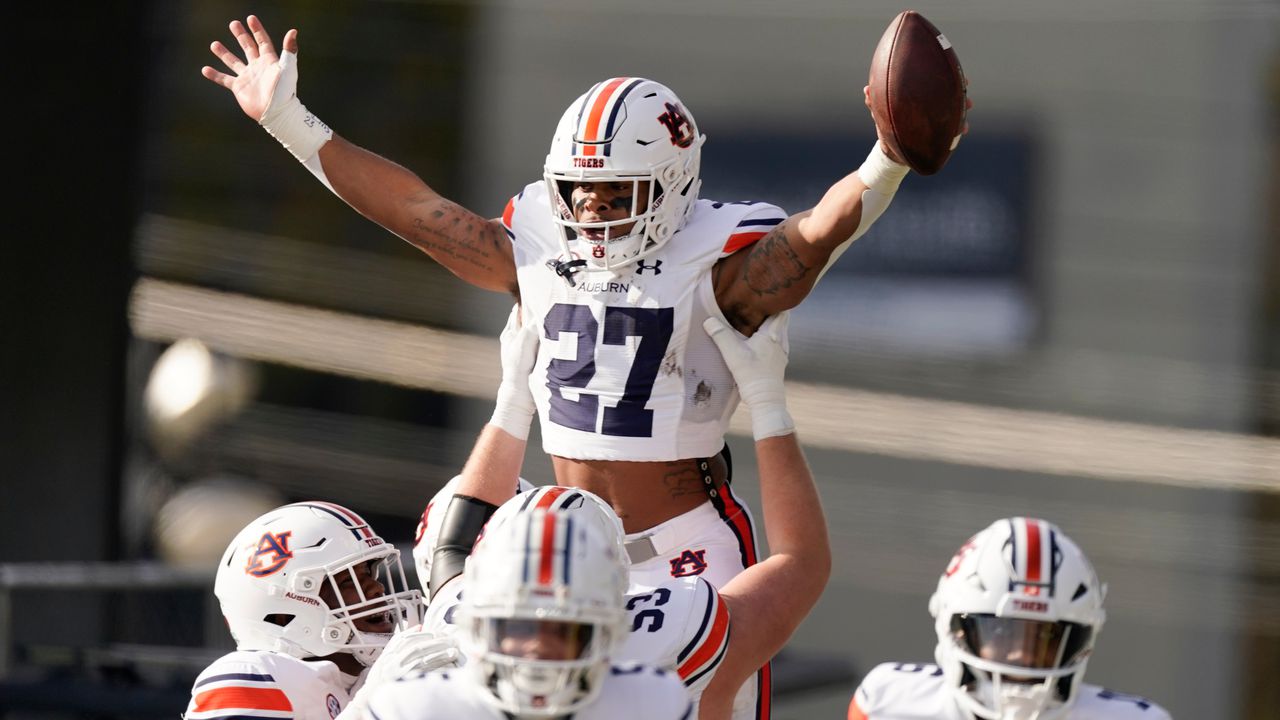 Jarquez Hunter helps pilot Auburnâs win over Vanderbilt. What changed about his approach?