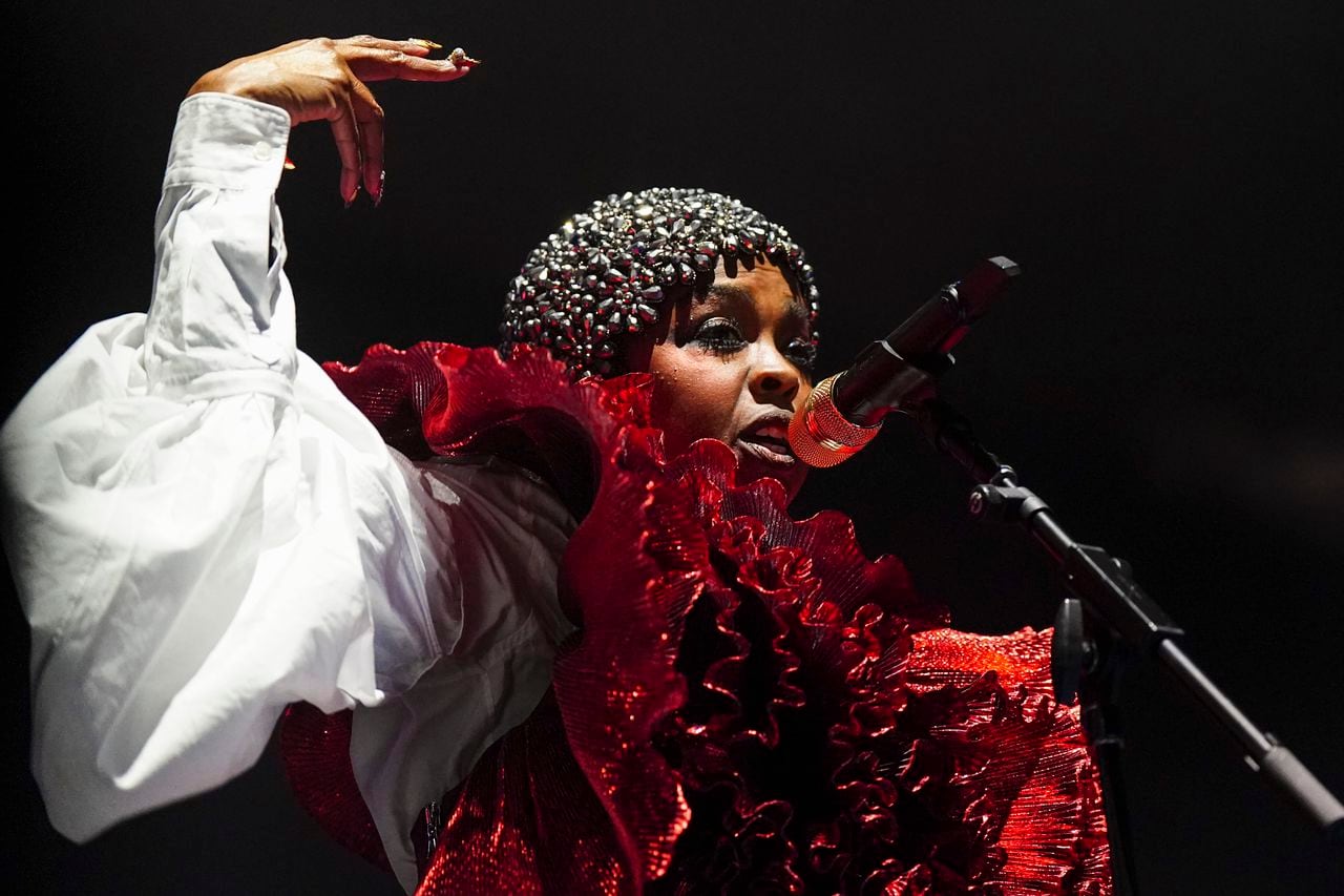 Lauryn Hill cancels Huntsville show, postpones rest of tour due to vocal strain