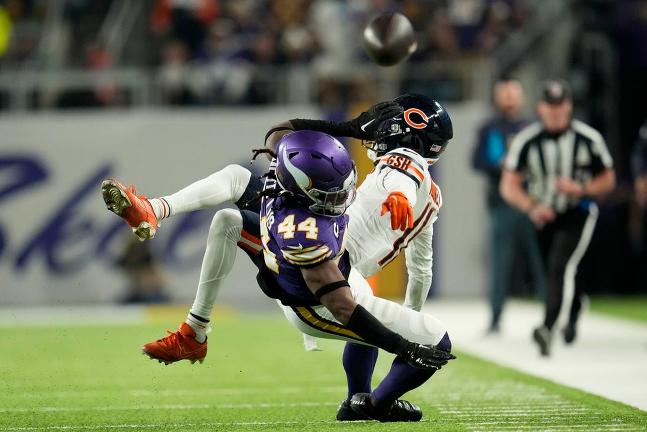 NFL Monday night: Bears top Vikings without a touchdown