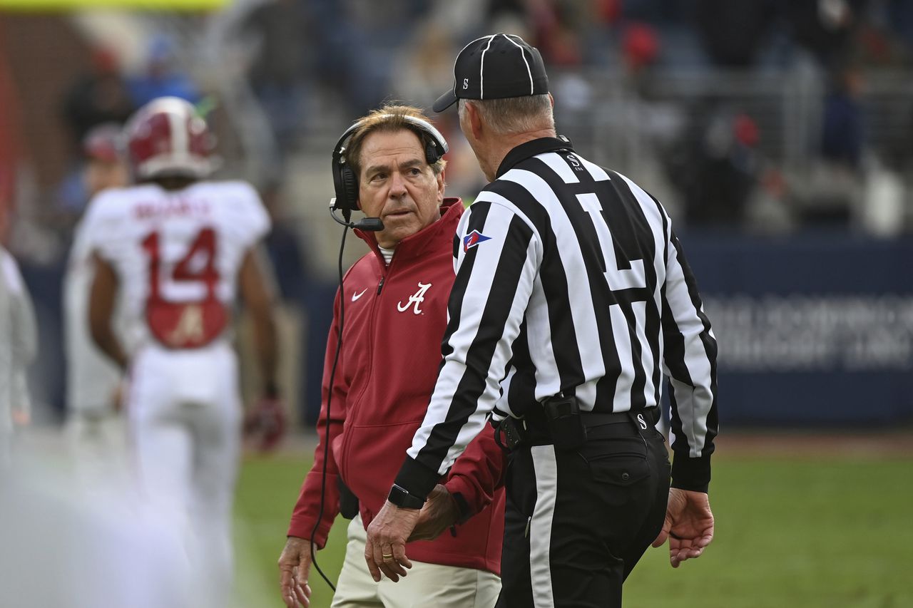 Nick Saban: Alabama preps players with scouting report on officiating crews