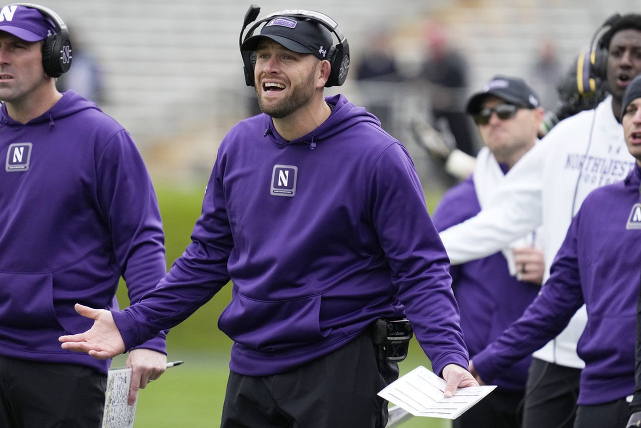 Reports Northwestern to elevate interim coach David Braun