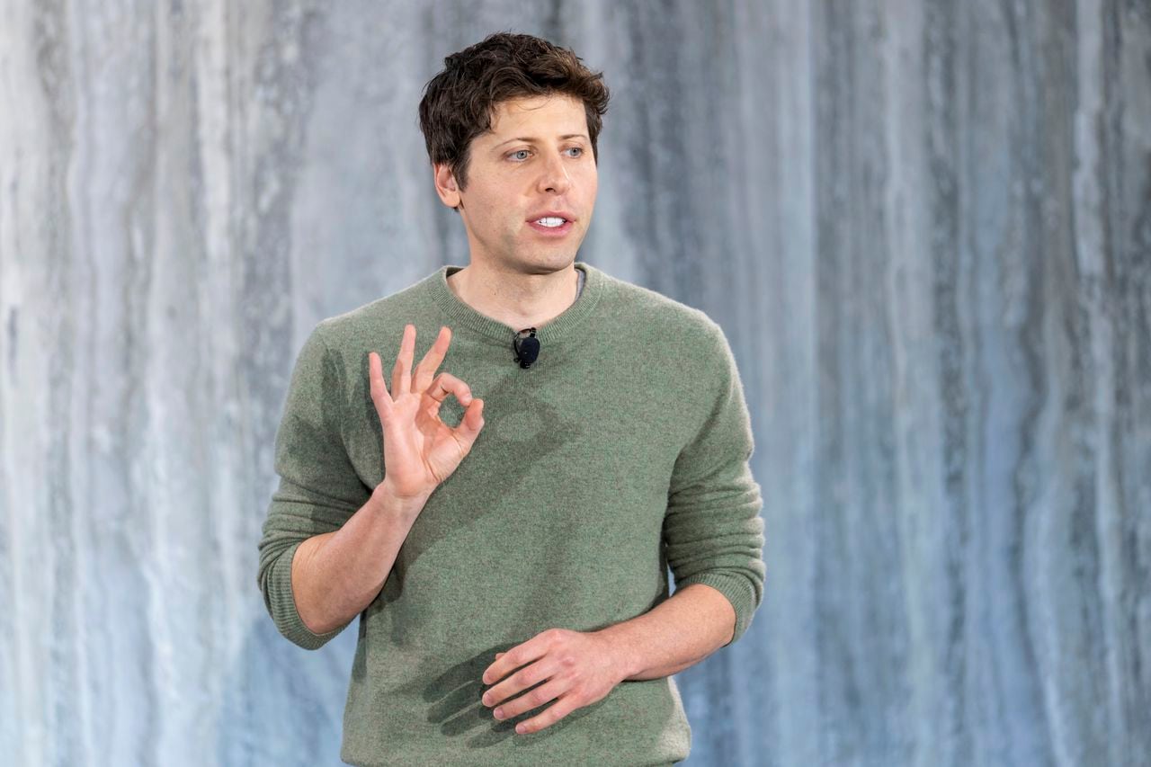 Sam Altman hired by Microsoft: OpenAI hires Twitchâs Emmett Shear, faces employee revolt