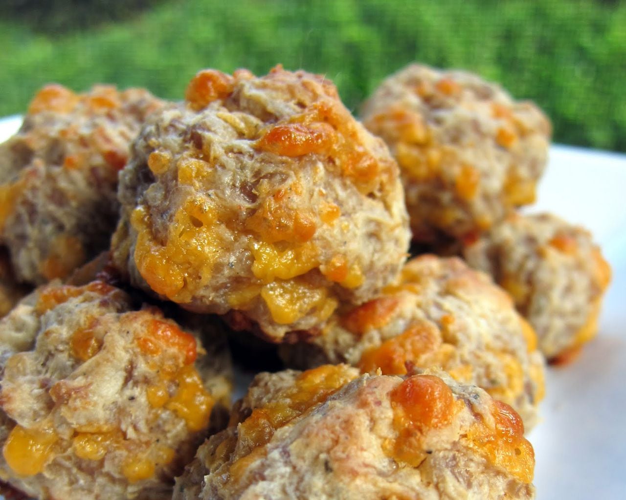 Sausage balls recipe: A cheesy treat thatâs a Thanksgiving hit