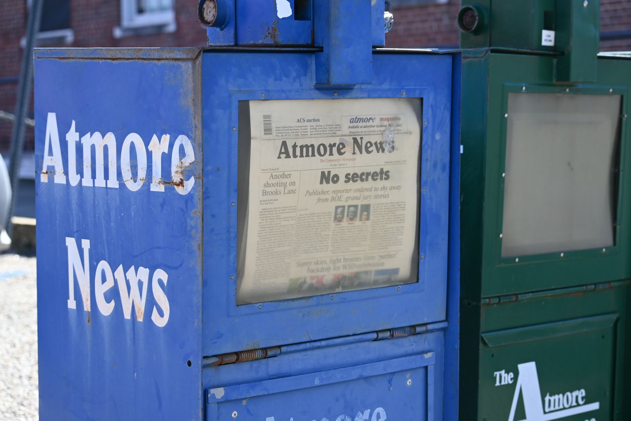 Should newspaper publishers serve on school boards?