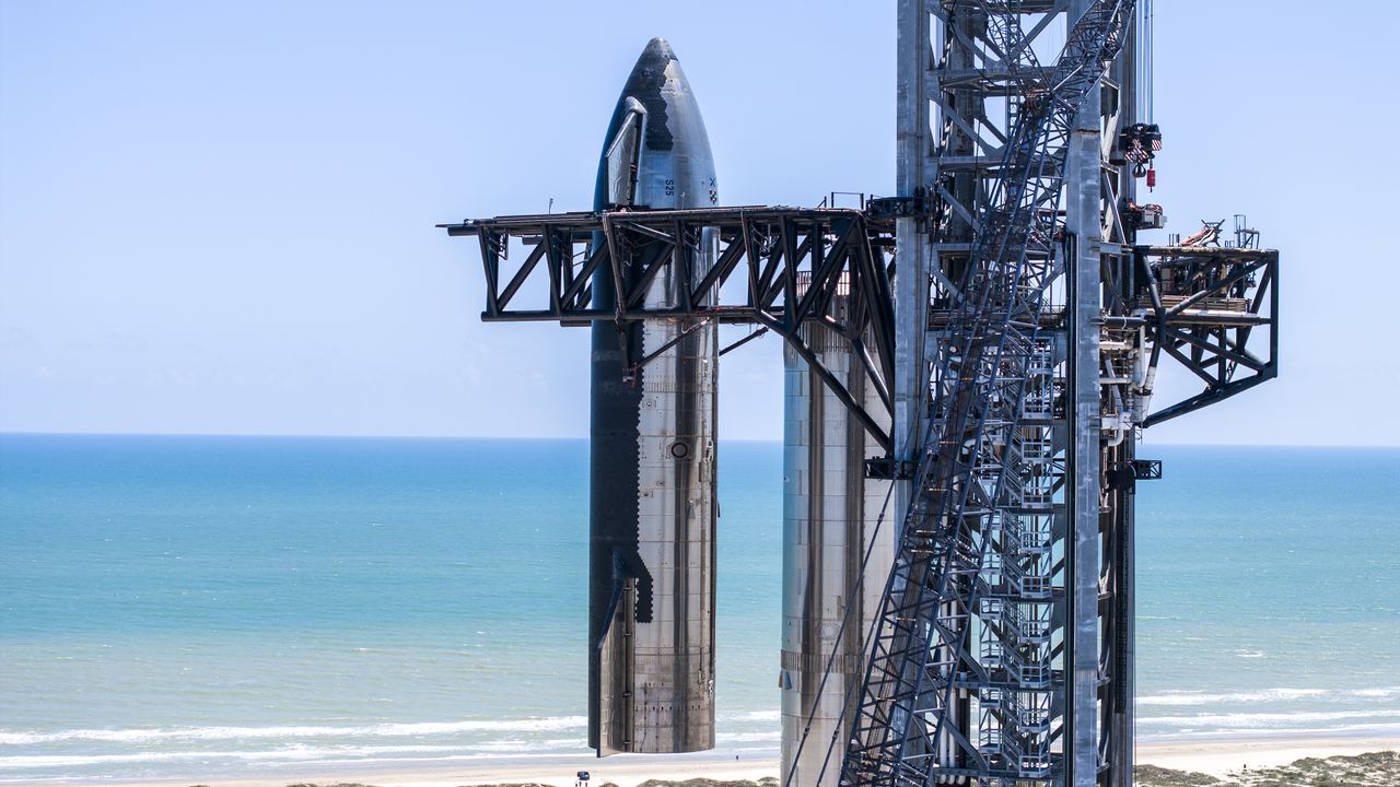 SpaceX ready to launch big Starship rocket Friday morning