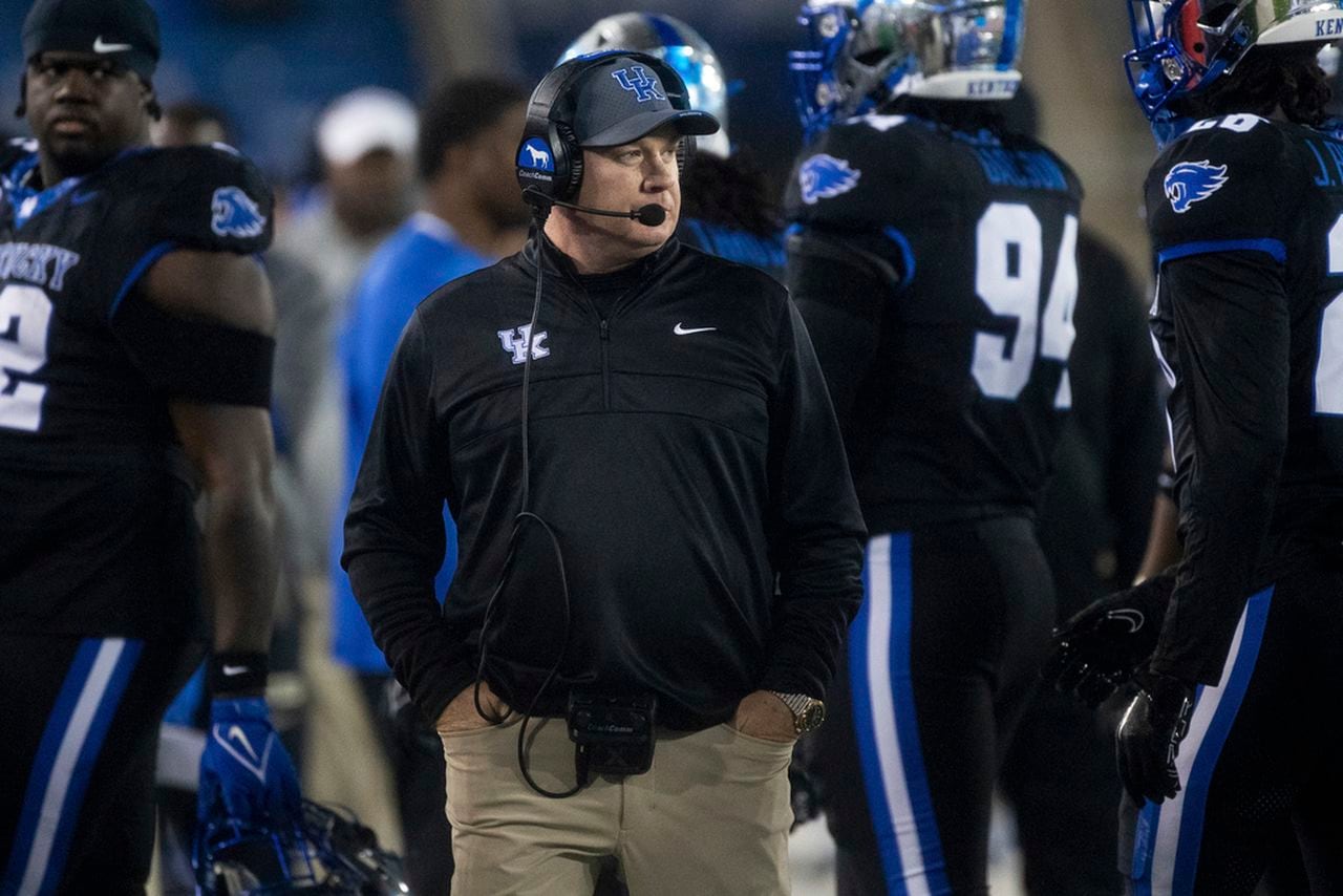 Texas A&M set to hire Kentuckyâs Mark Stoops as head coach, reports say