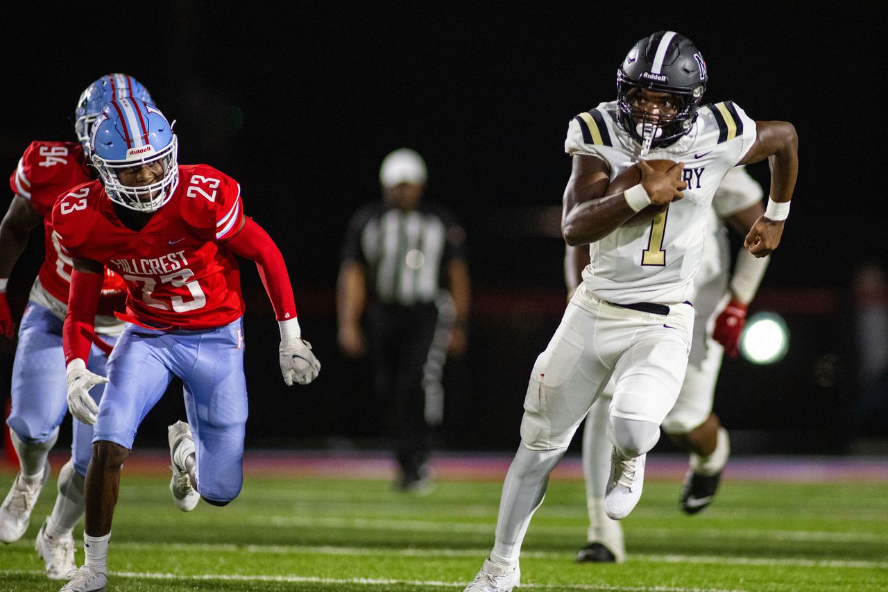 Vote for the Hollis Wright Birmingham area top football performance for Week 11