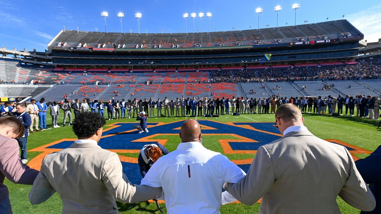 Watch as Auburn arrives at Jordan-Hare Stadium ahead of Hugh Freezeâs first Iron Bowl