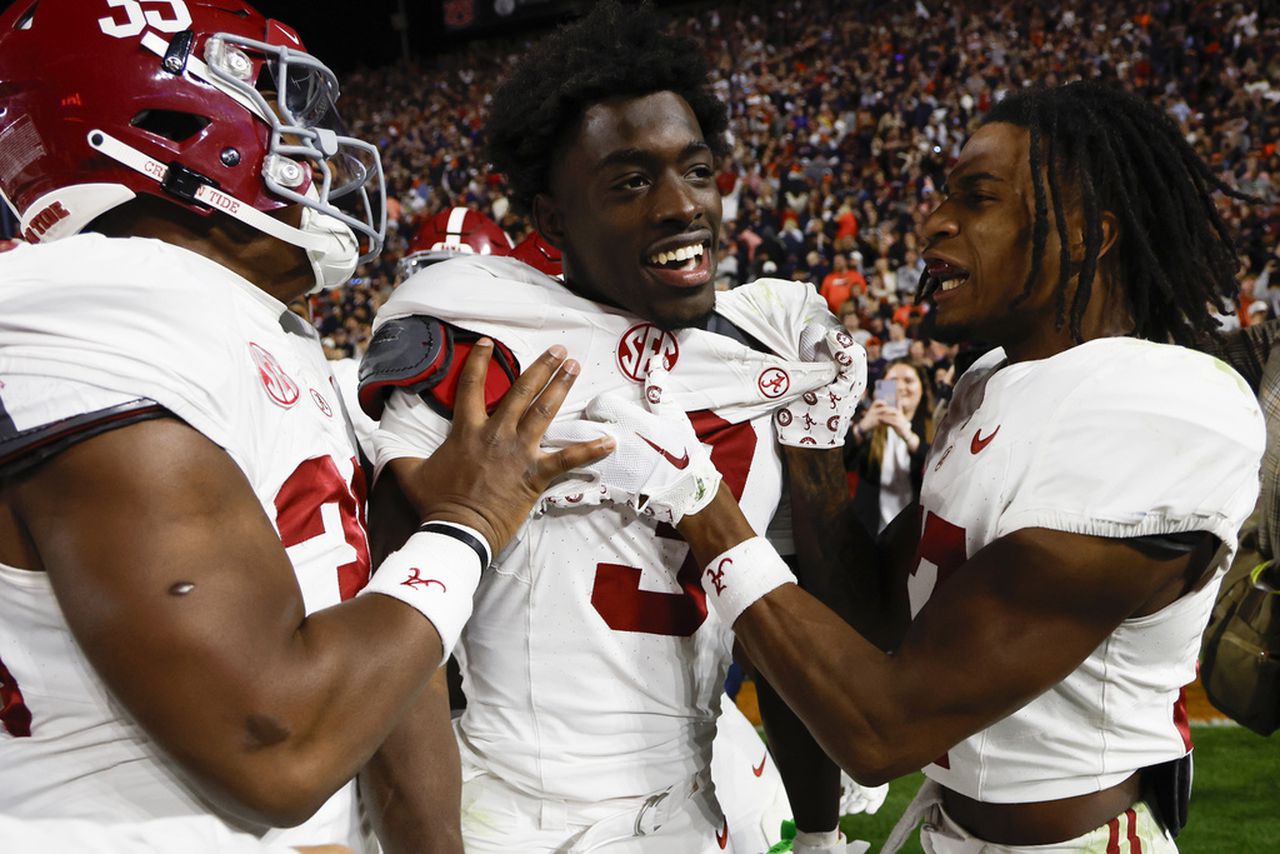 Watch Auburn fans cry, former Alabama players cheer after Tide wins crazy 2023 Iron Bowl